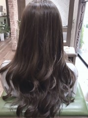 クールな透け感ロングヘア