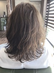 抜け感漂うゆるふわミディ